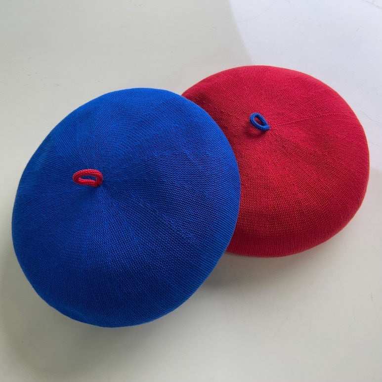 新品 COMFORTABLE REASON ニットベレー帽 レッド ブルー 万博カラーベレー帽（チョボ付き） – Beret is flamingo